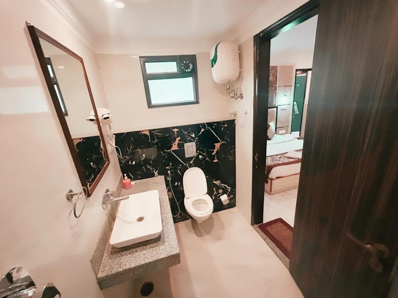 Hotel Almora Inn - Near By Delhi International Airport - With Free Airport Pickup And Drop Nové Dillí Exteriér fotografie